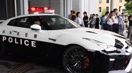 日本警方购入超跑,为追捕犯人:时速超300公里